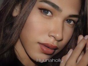 Hyunaholly
