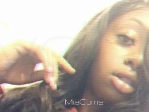 MiaCums