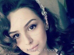 Mia_Hot_Moon