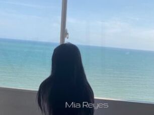 Mia_Reyes