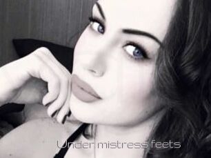 Under_mistress_feets